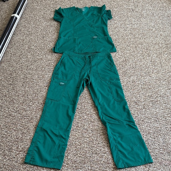 Green Women's Scrub Set - Picture 1 of 1